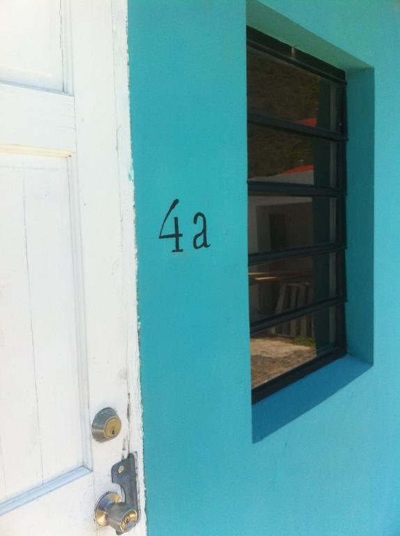 Vicky'S Keys Hostel Upper Prince's Quarter Bilik gambar