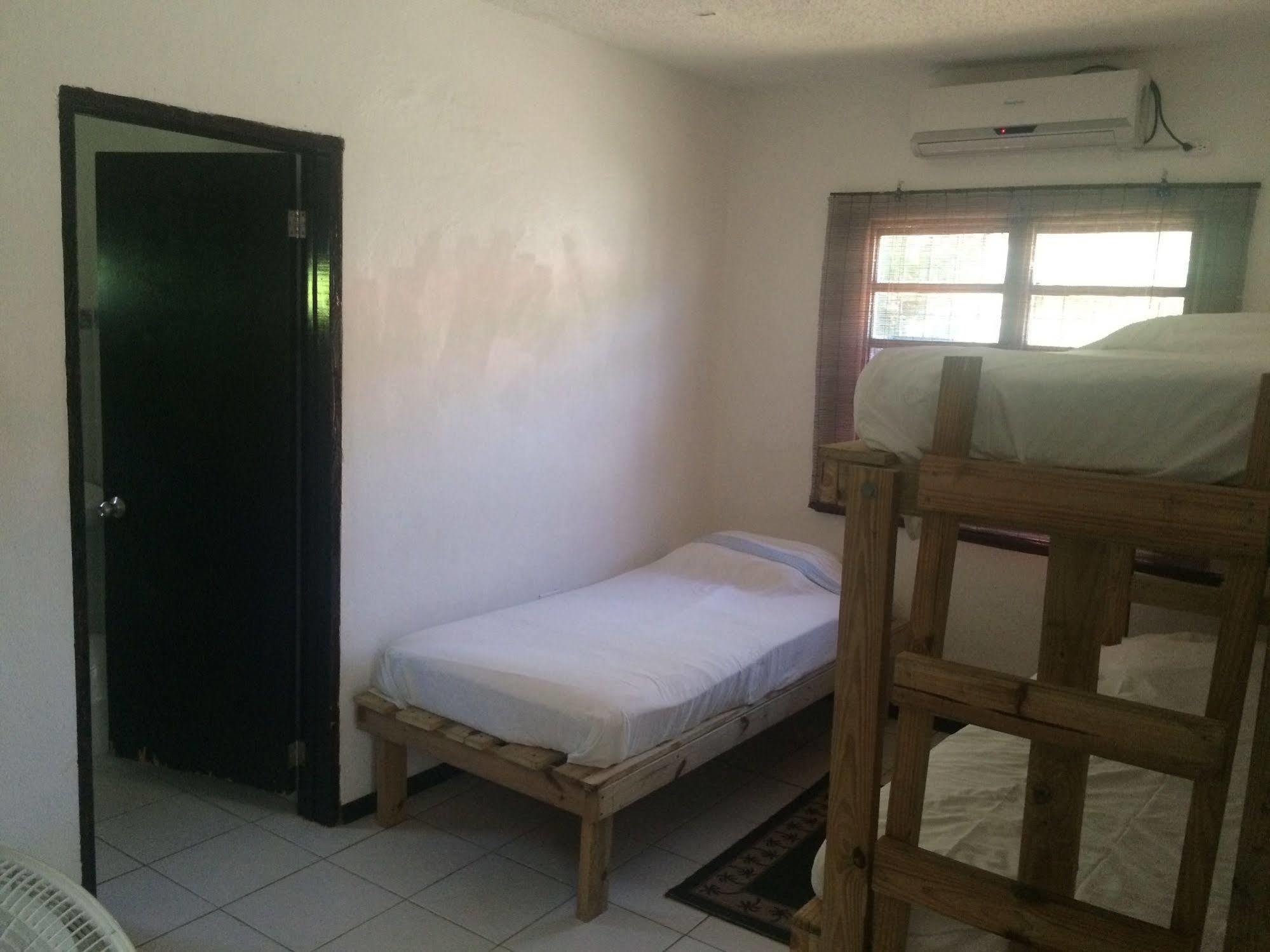 Vicky'S Keys Hostel Upper Prince's Quarter Luaran gambar